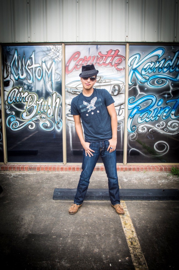 high-school-boy-senior-photos-houston-grafitti