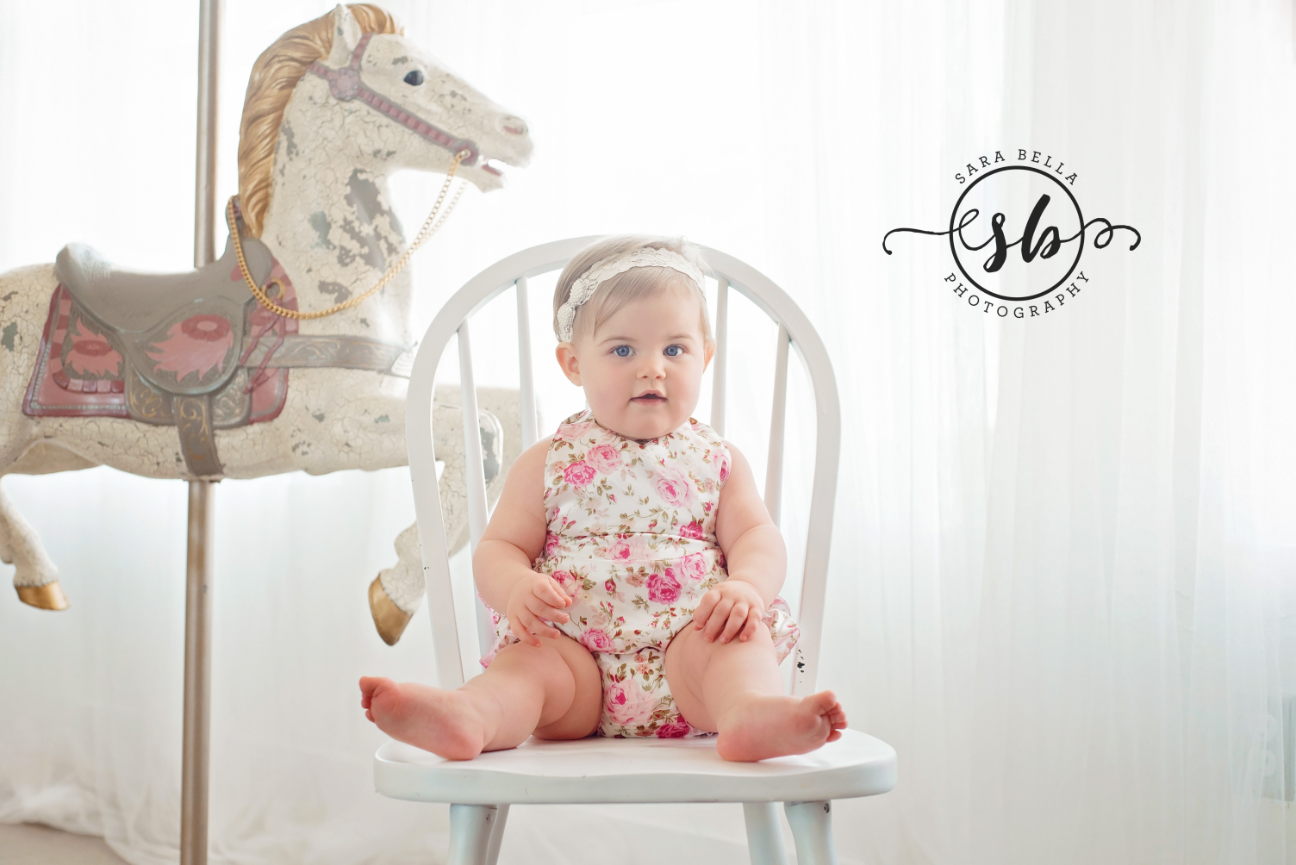 Keller, Mommy & Me Minis, siblings, gold couch