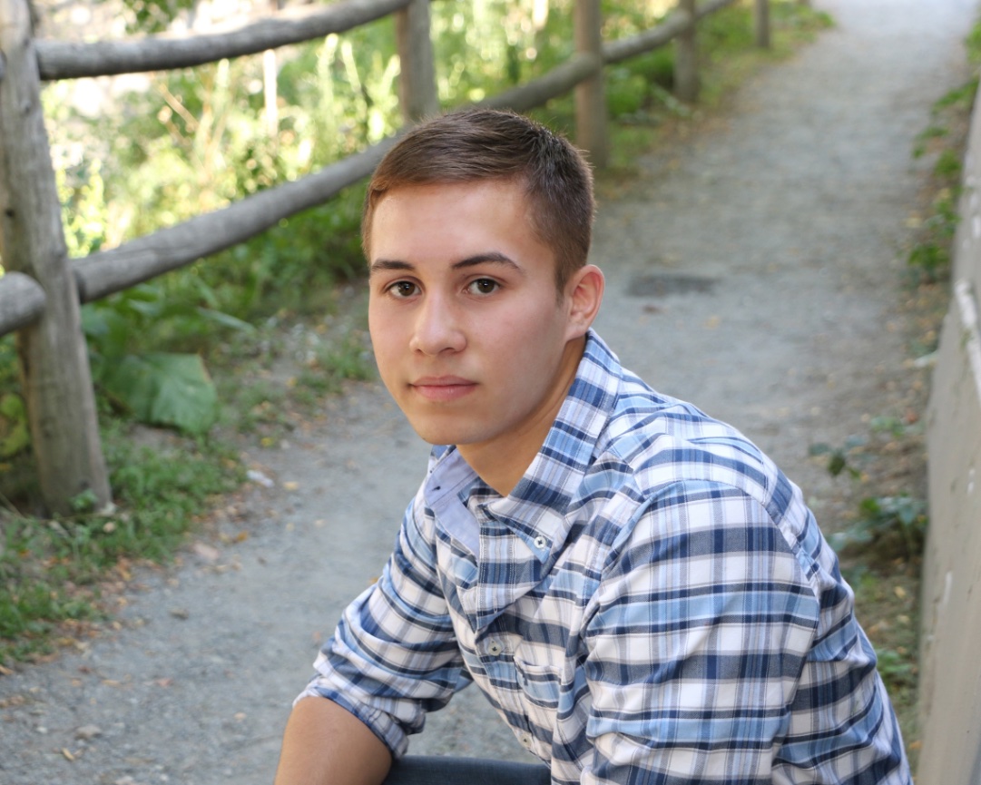 JOSIAH GRACE SENIOR PORTRAITS