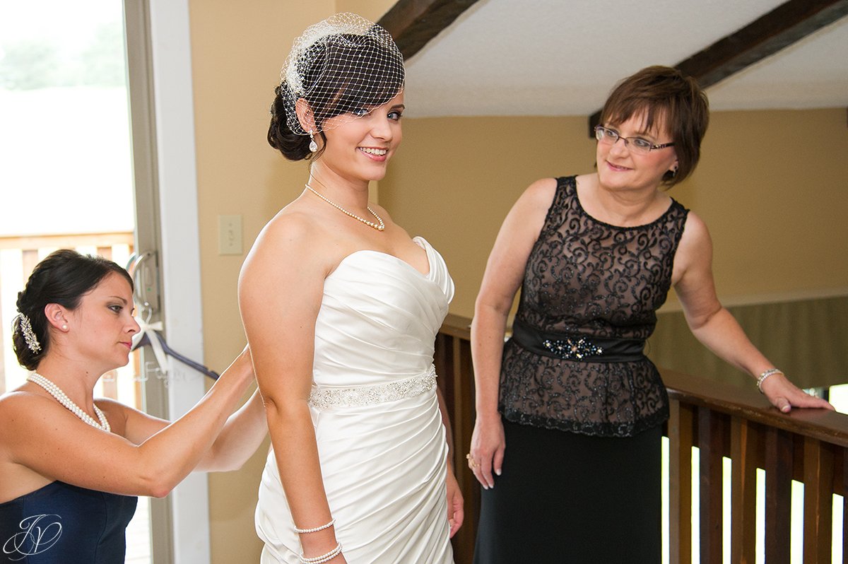 bride and mom during bridal prep