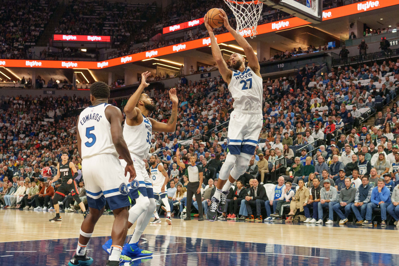 Chanhassen sweeps Chaska in boys and girls double header