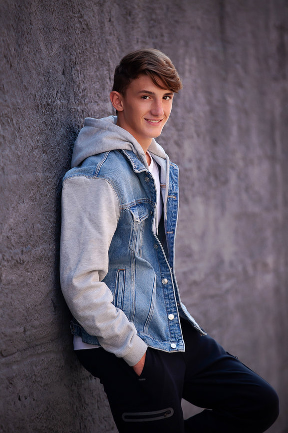 Sage’s Senior Session in Ashland, MO: Horses, Volleyball, and Hidden Gems Around Town