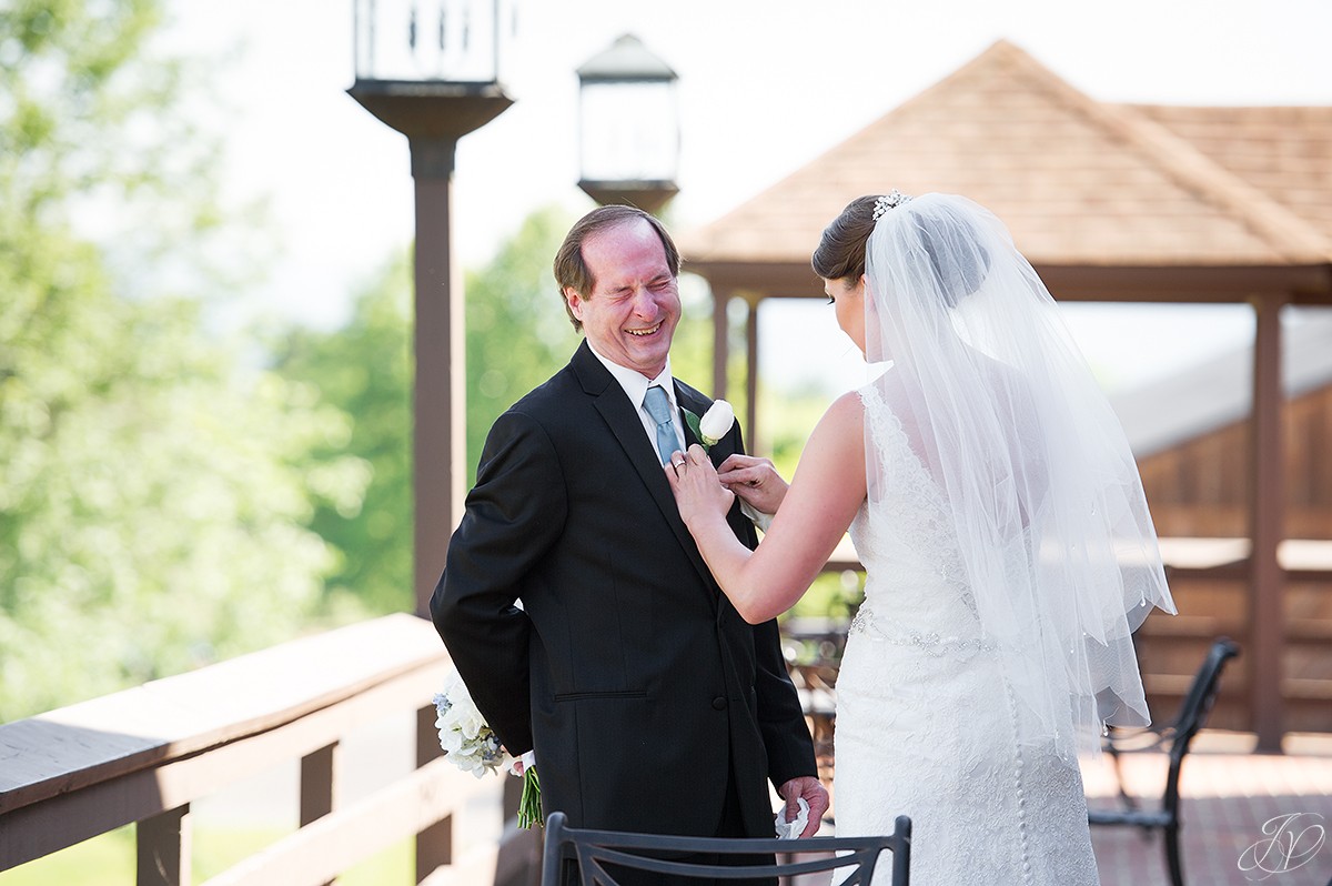 wedding first look with dad at Shenandoah valley golf club