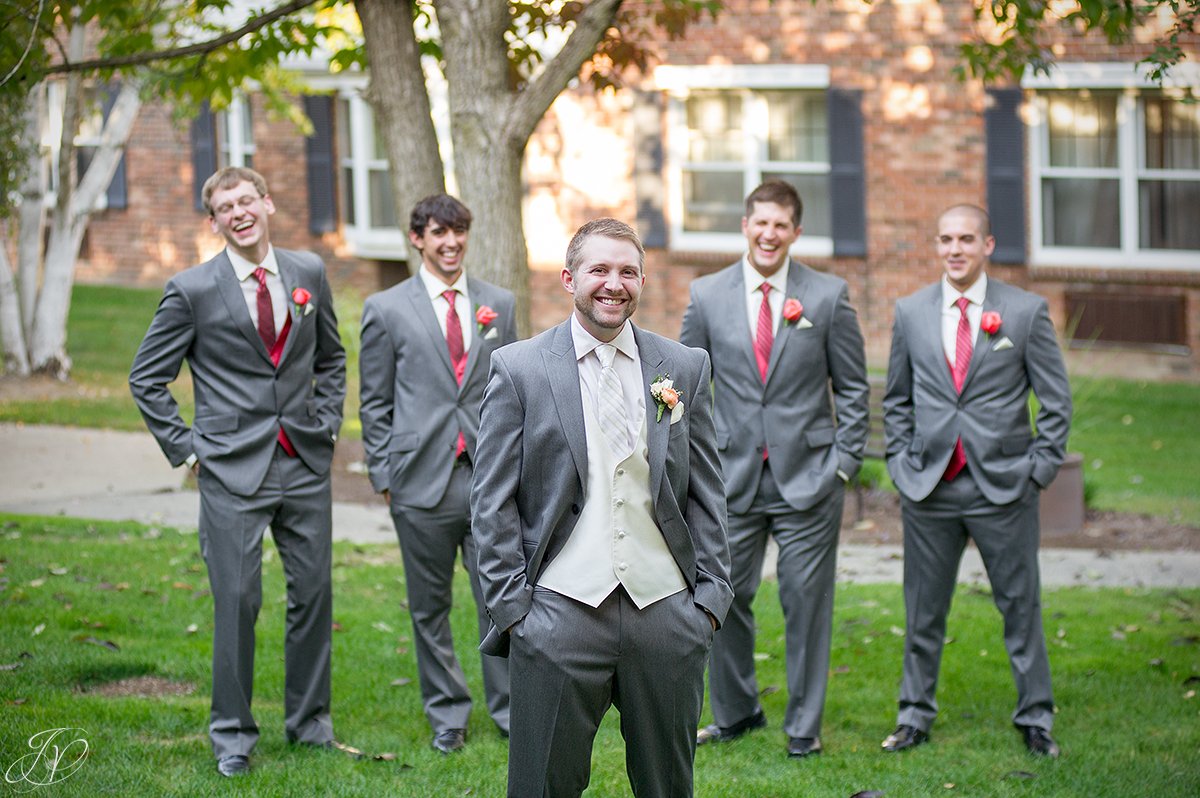 fun photo of groom and his groomsmen