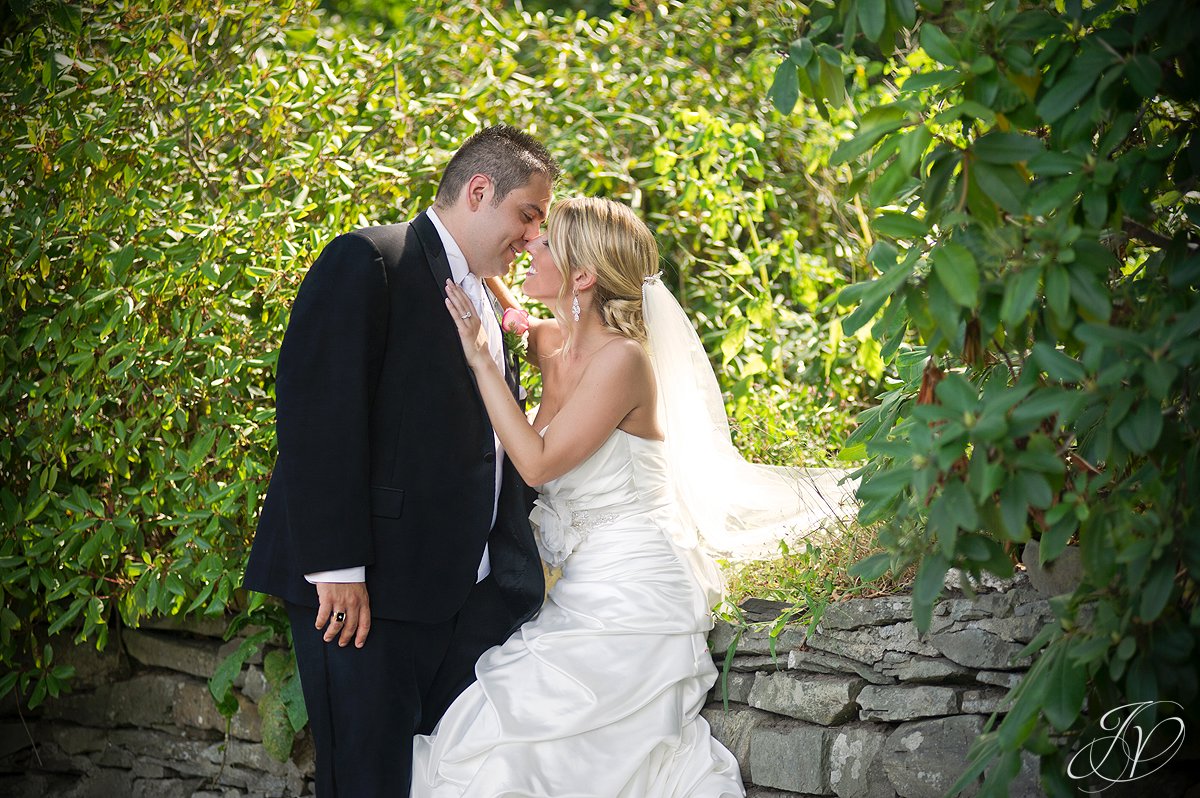 schenectady rose garden, Schenectady Wedding Photographer, Waters Edge Lighthouse, bride and groom