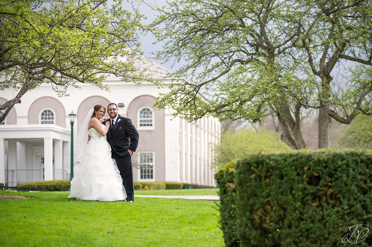 beautiful spring photo of a bride and groom