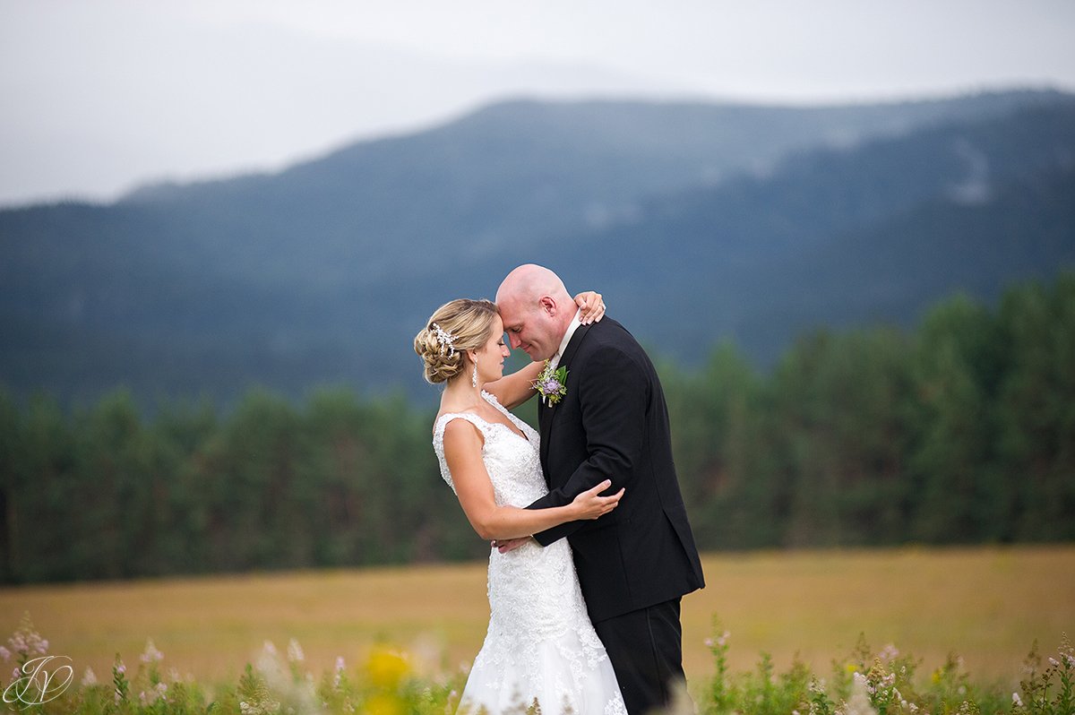 bride and groom lake placid mountain view