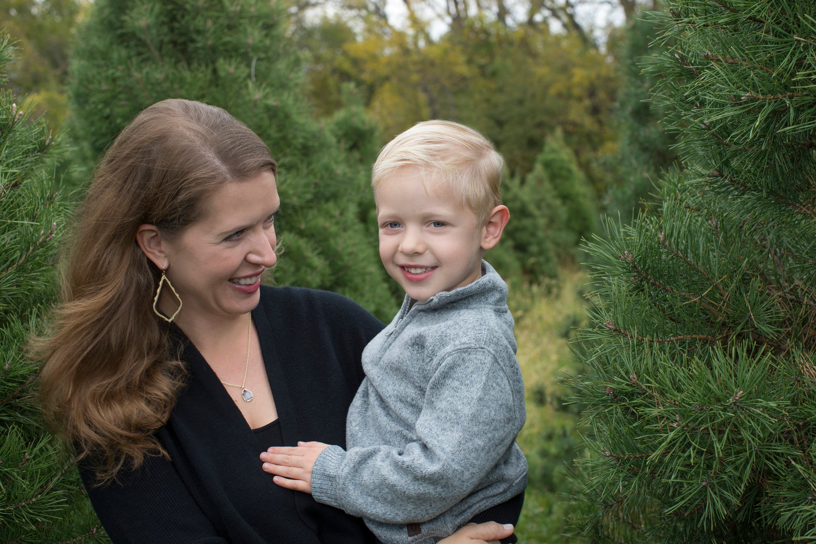 Christmas Tree Farm Kansas City Family Photographer Christina