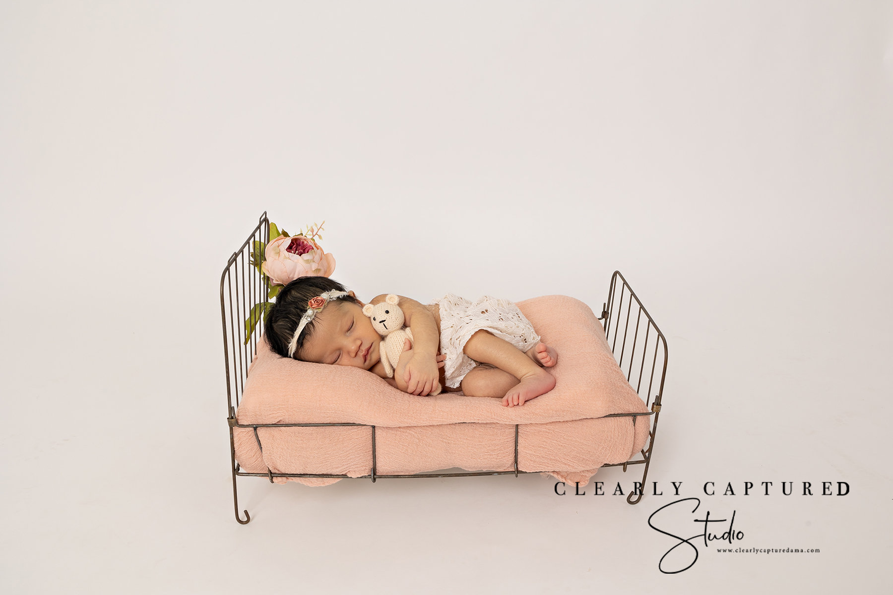 Newborn Portrait Session / Alìvé Clearly Captured Studio