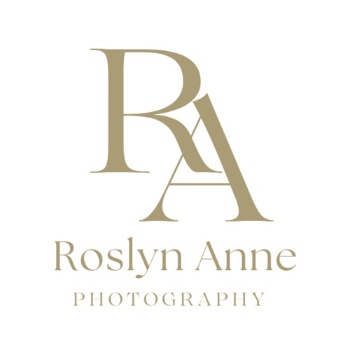 Roslyn Anne Photography Logo