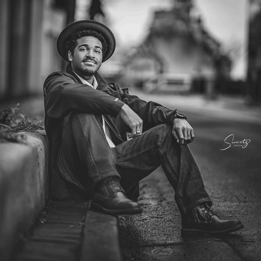 Application-only senior portrait session at Market Street in The Woodlands in Houston Metro, magazine-style natural by Swartz Portraits