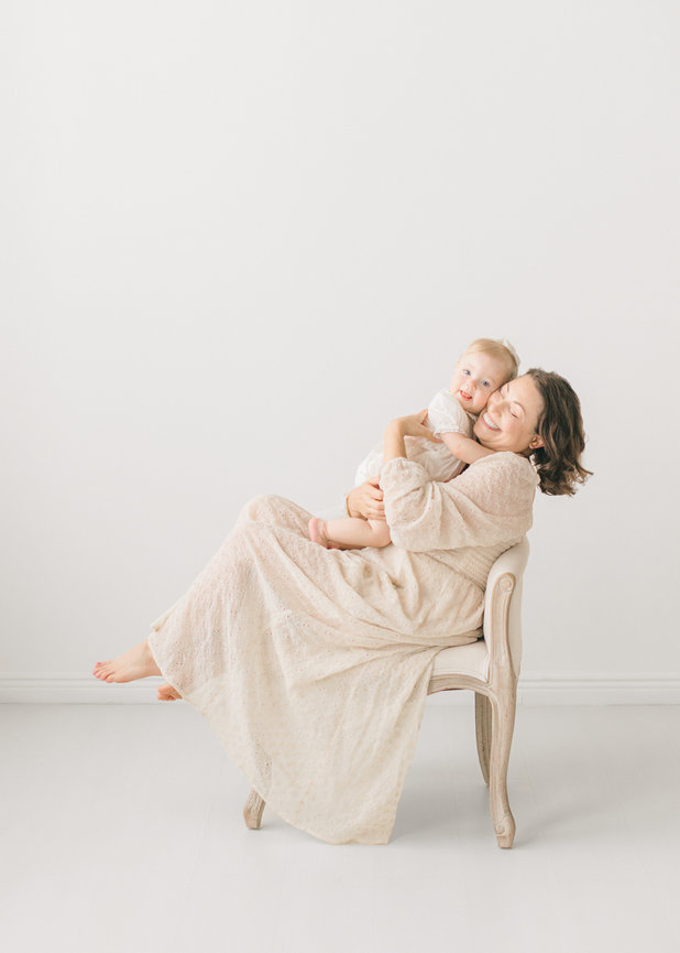 Love neutral tones and clean backdrops? Discover fine art photography for families who crave classic, fuss-free images that feel like home. Based in Minneapolis.