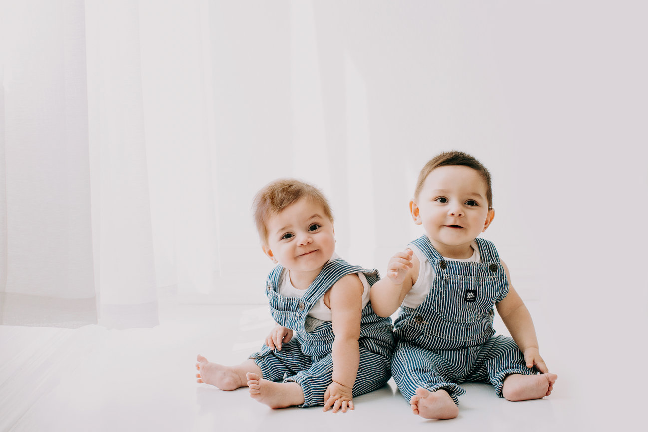 Twin Love ~ San Antonio Newborn Twins Photographer - Ella Bella Photography  | Ella Bella Photography - Newborn Photographer in Austin & San Antonio,  Maternity, Baby, Child, Family