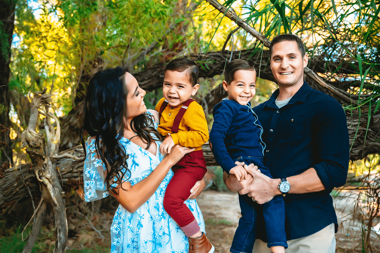 Family fall pictures catured by the river, family photography session with Summer Elizabeth photography Phoenix AZ