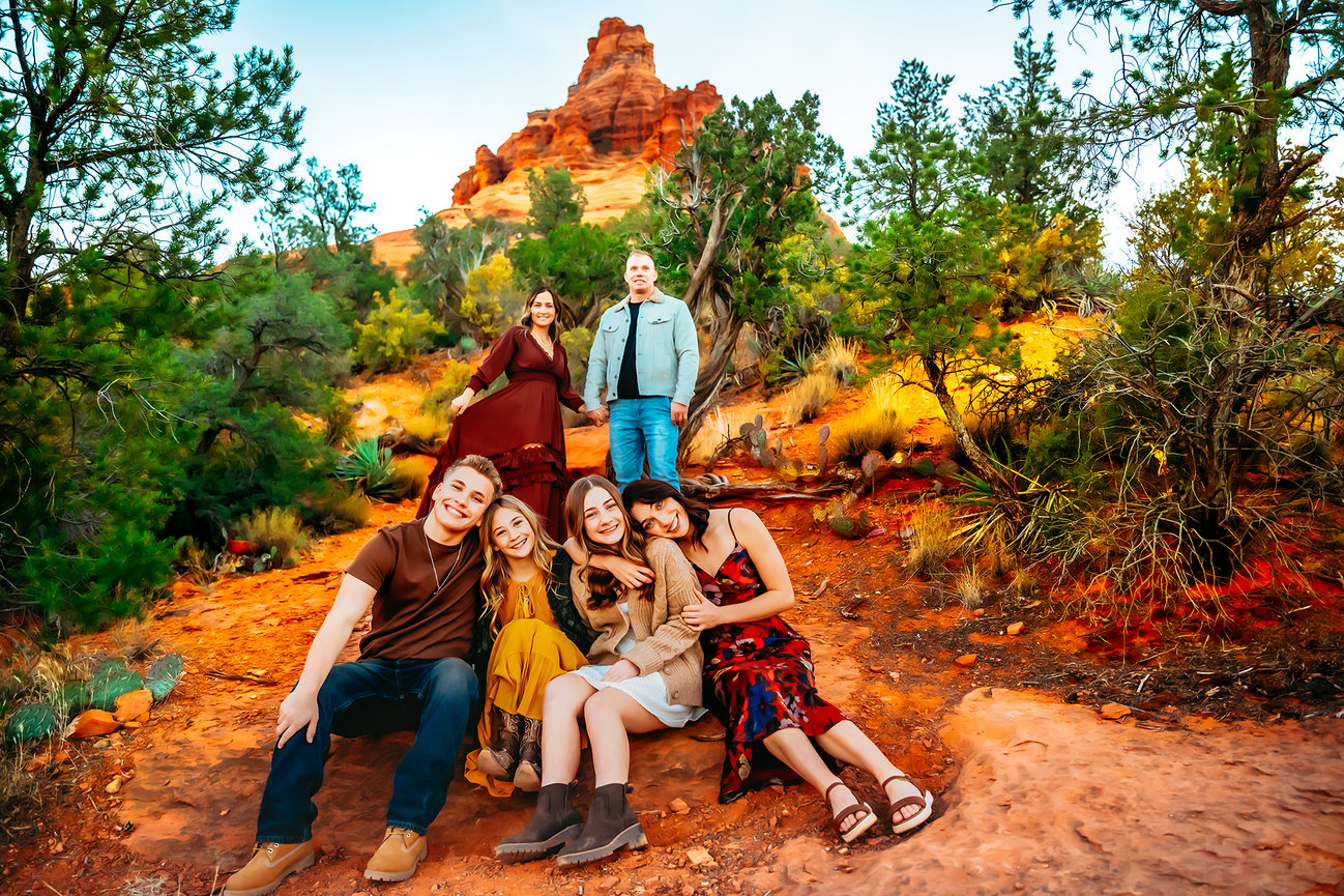 Beautiful Family photography in Sedona Arizona, Bell Rock, Redock mountain family portrait