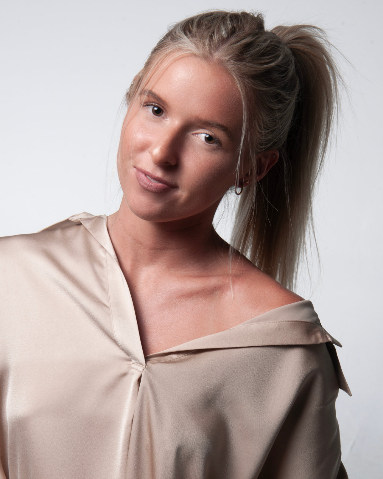 Women: 18-29 - Red Models & Talent