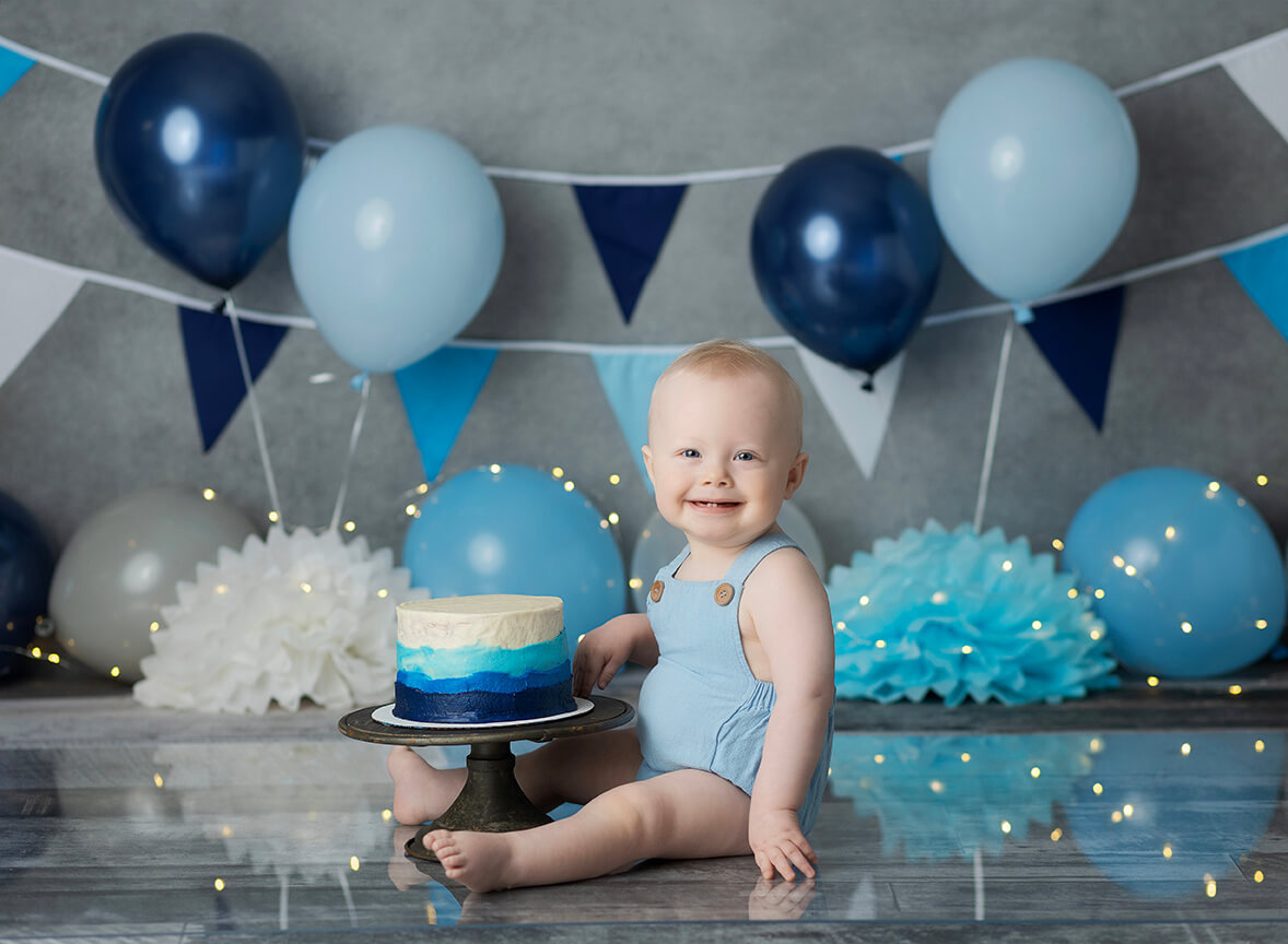 best Dahinda cake smash photographer, cake smash photography near me Dahinda, cake smash portrait studio Dahinda IL