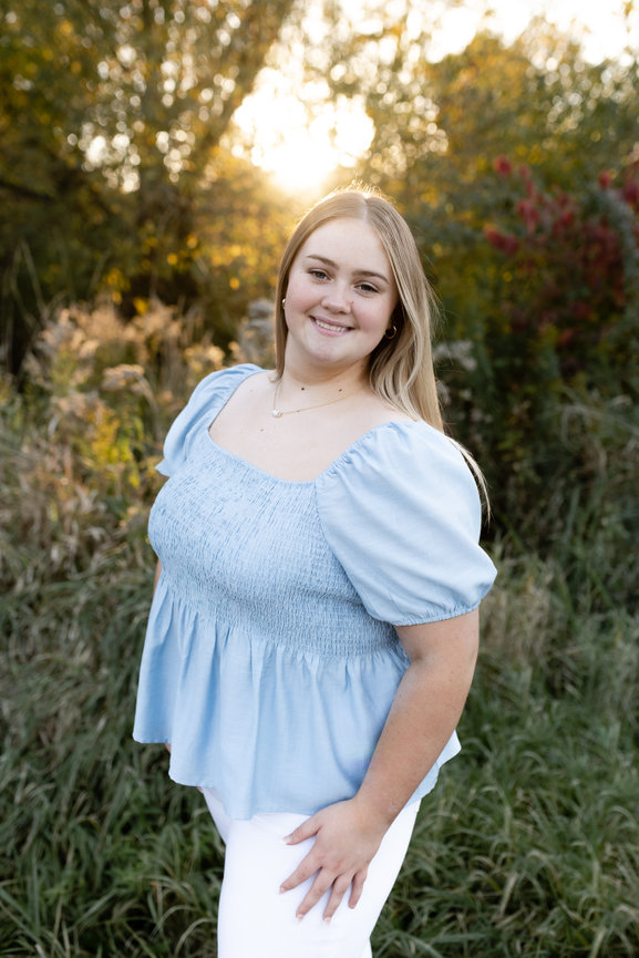 female senior portraits outdoors