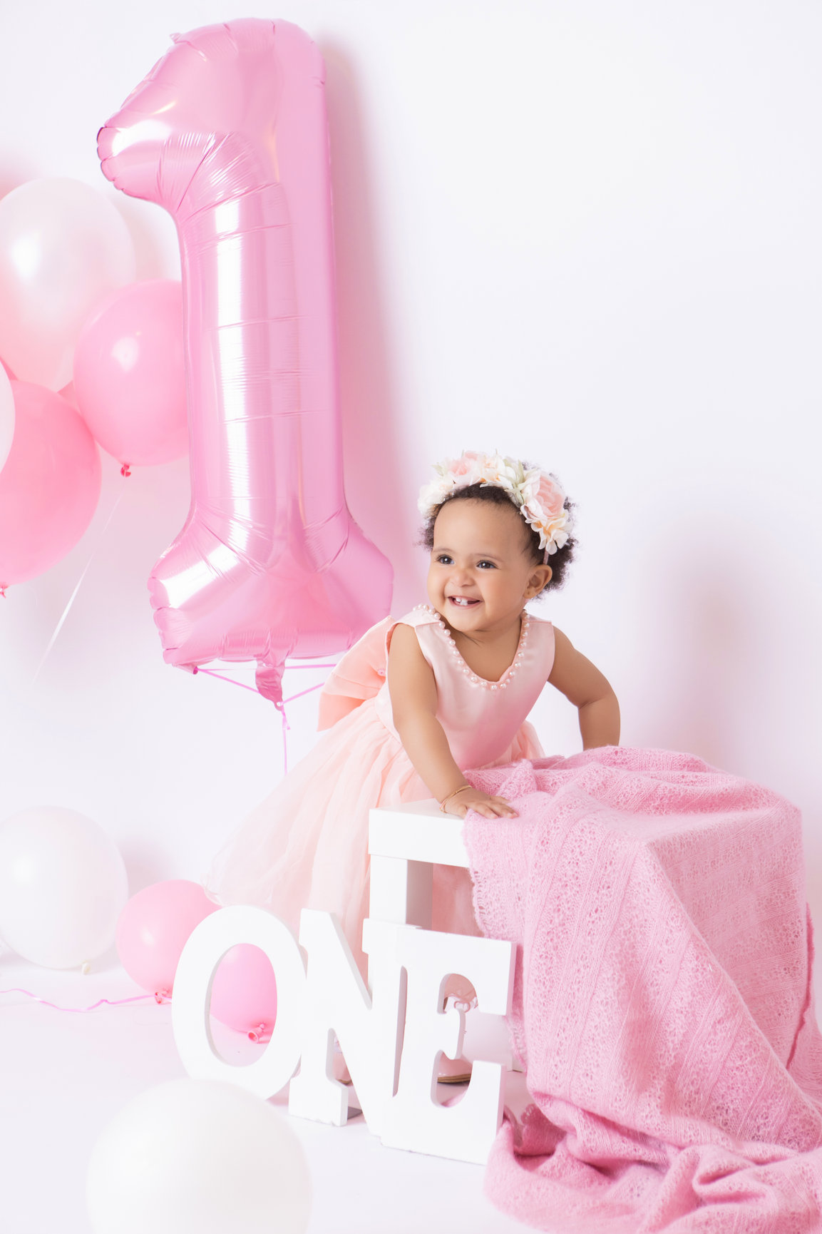 Calgary cake smash photography pink balloons tulle and bubbles first birthday session photo 1
