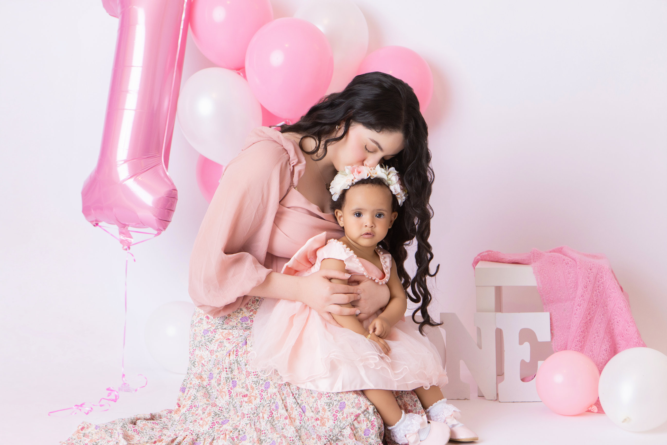 Calgary cake smash photography pink balloons tulle and bubbles first birthday session photo 8