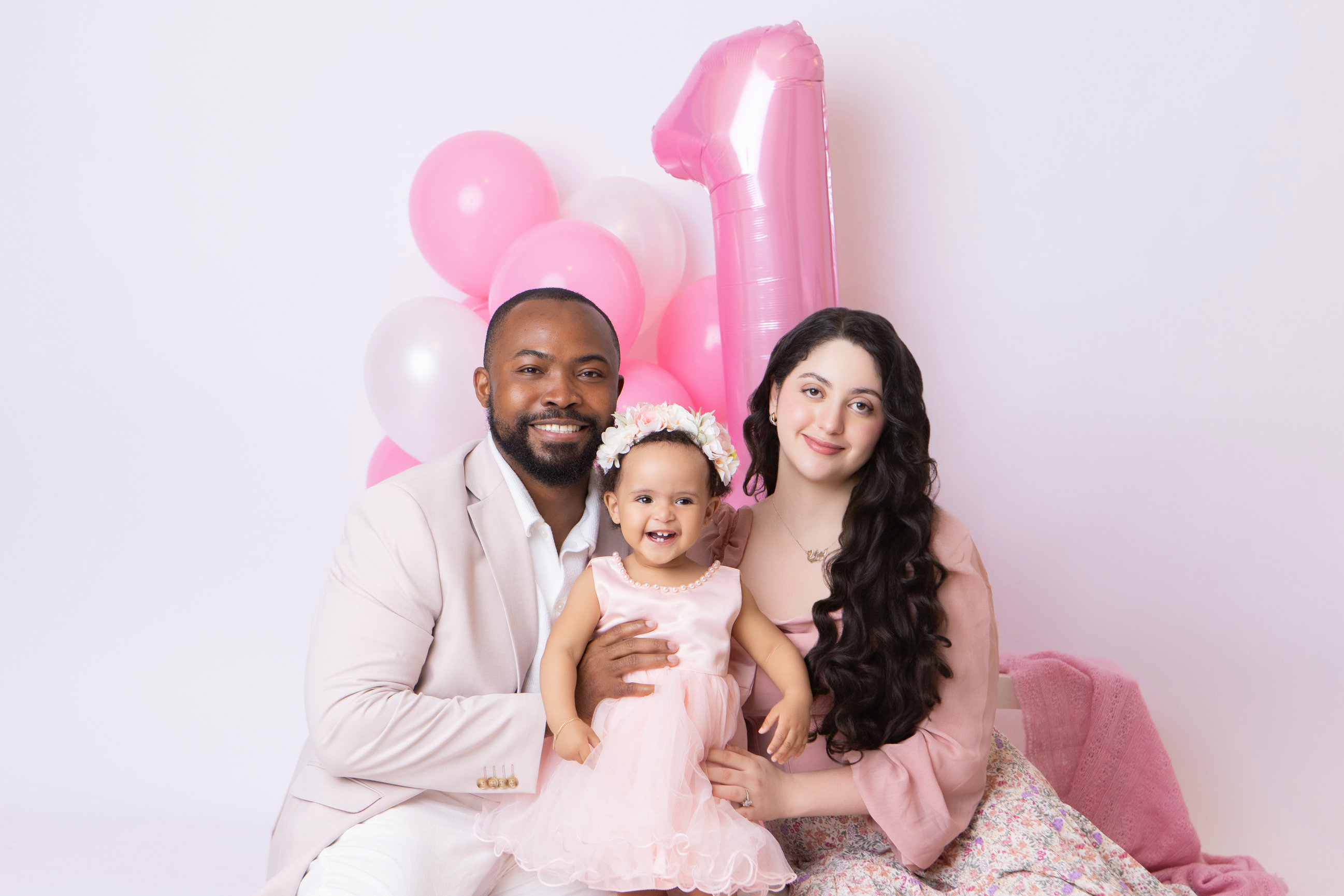 Calgary cake smash photography pink balloons tulle and bubbles first birthday session photo 11