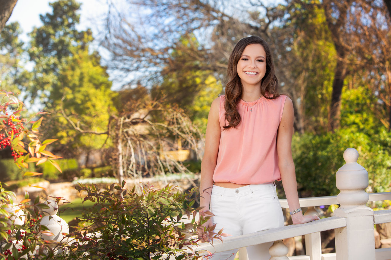 Portrait of a senior girl session in Chandor gardens in Weatherford Texas