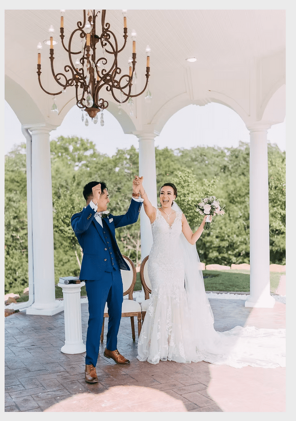 Bridal portraits in Waxahachie, TX by Life's Enchanted Moments, LLC, styled with an elegant and reassuring experience.